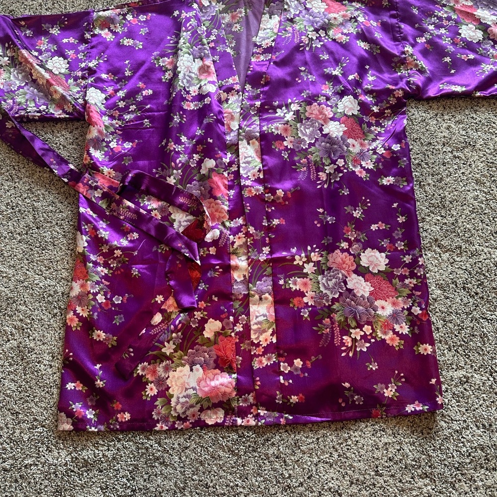 Satin robe - Picture 6 of 6